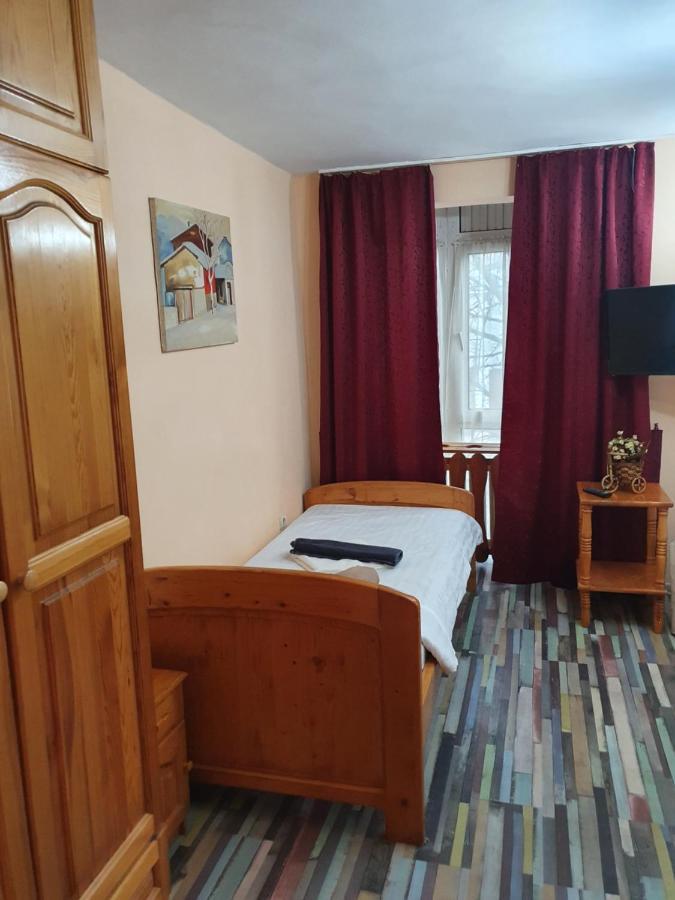 Семеен Хотел Българи Montana Exterior foto